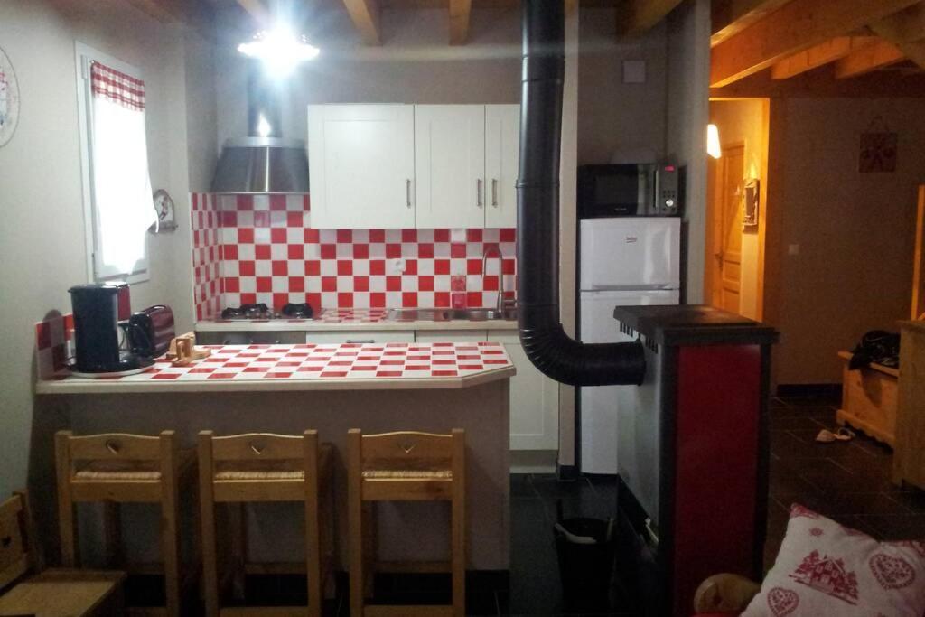 Вилла Chalet Toy Люс-Сен-Совёр Экстерьер фото